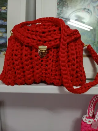 Borse all'uncinetto fatte a mano