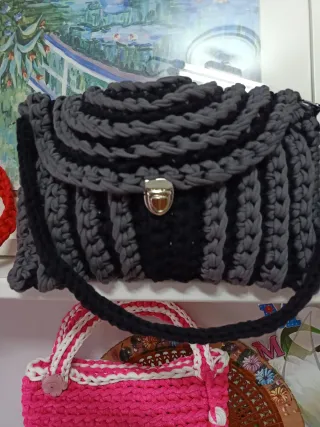 Borse all'uncinetto fatte a mano