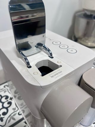 Cafetera Nespresso DeLonghi Lattissima One