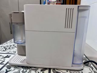 Cafetera Nespresso DeLonghi Lattissima One