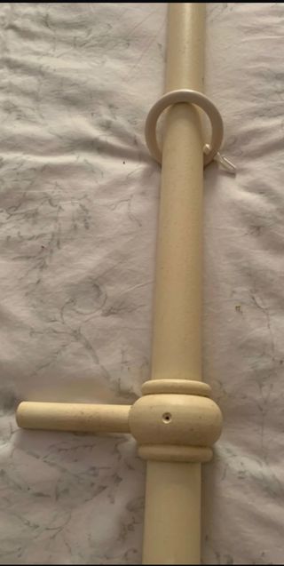 Carril cortinas madera.