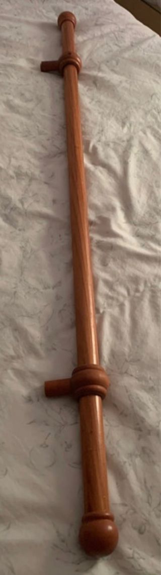 Carril cortinas madera.