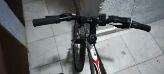 Bicicleta Rockrider blanca poco uso