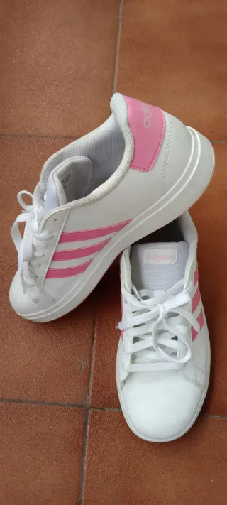 Tenis Adidas Mujer Blancos y Rosas