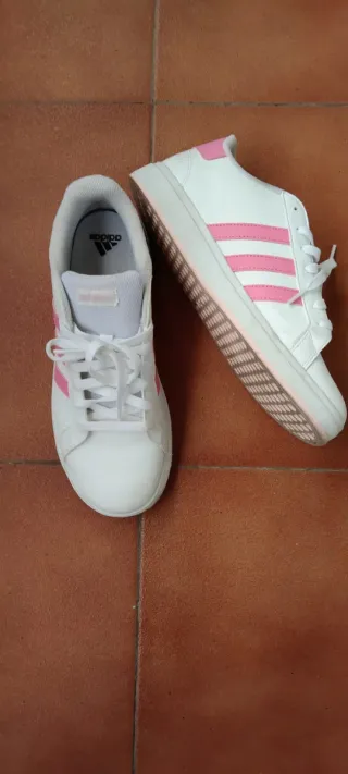 Tenis Adidas Mujer Blancos y Rosas