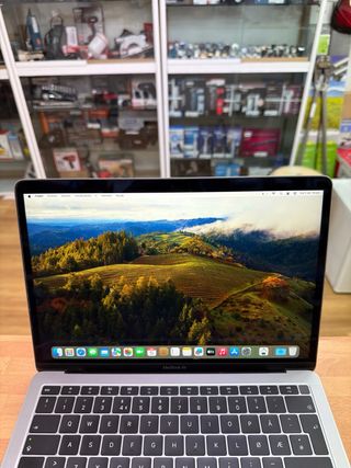 MacBook Air 2019 13" i5 8GB RAM 128GB SSD