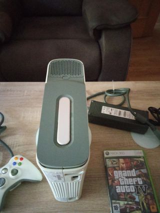 Xbox 360 20GB + GTA IV