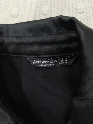 Vestido negro Stradivarius