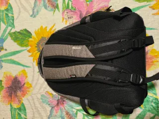 Mochila Fila Negra y Gris