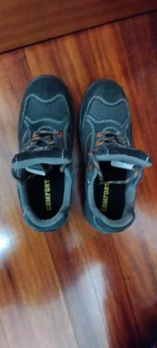 Zapatos de seguridad Mendi grises y naranjas