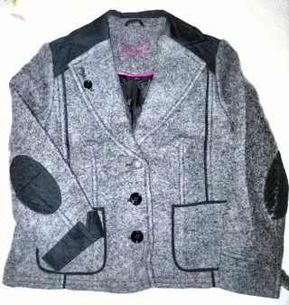 Chaqueta austríaca gris
