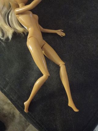 Muñeca tipo Barbie rubia