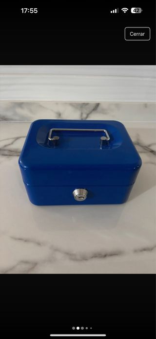 Caja fuerte metálica azul con llave