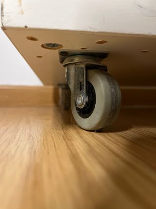 Mesita de noche blanca