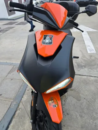 Moto 125cc MITT XRS Negra y Naranja