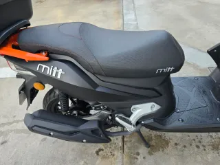 Moto 125cc MITT XRS Negra y Naranja