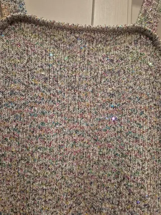 Top corto plateado con lentejuelas diminutivas