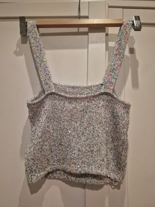 Top corto plateado con lentejuelas diminutivas