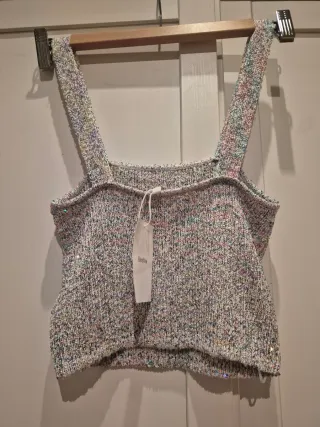 Top corto plateado con lentejuelas diminutivas