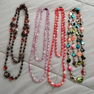 Collane multicolore con perline