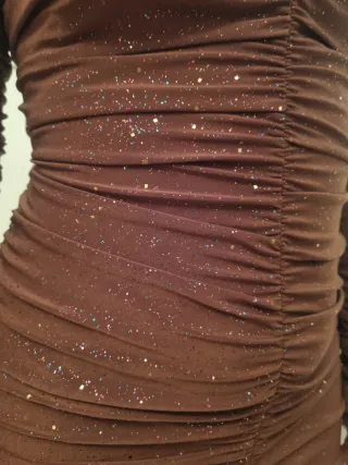 Vestido marrón espalda descubierta