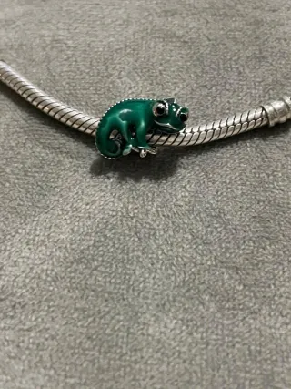 Charm Camaleón Disney