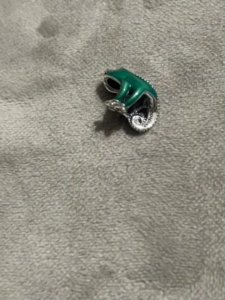 Charm Camaleón Disney