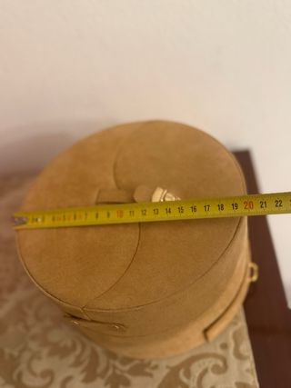 Joyero Beige con Detalles Dorados