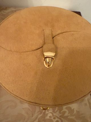 Joyero Beige con Detalles Dorados