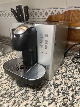 Cafetera Nespresso DeLonghi Latissima Premium