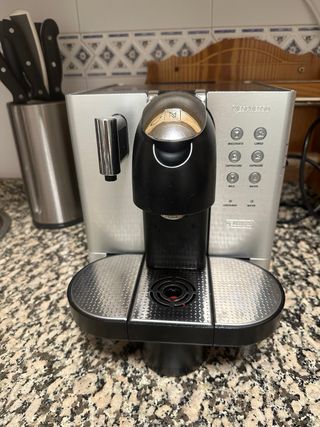 Cafetera Nespresso DeLonghi Latissima Premium