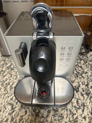Cafetera Nespresso DeLonghi Latissima Premium