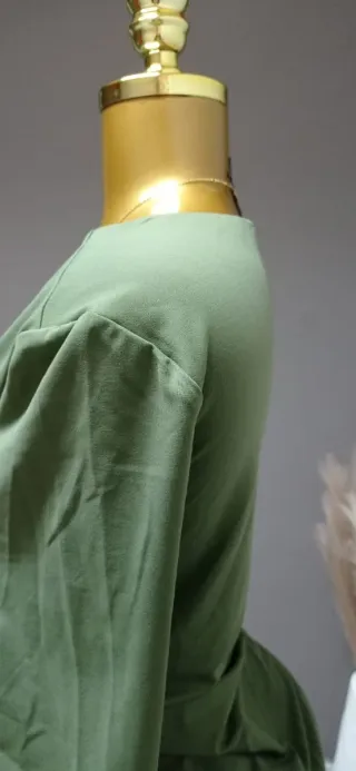 Body verde manga larga escote cuadrado