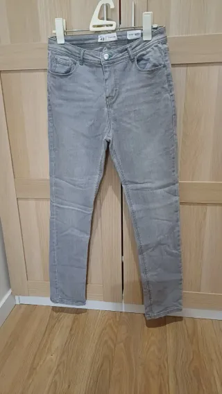 Pantalón vaquero gris talla 42
