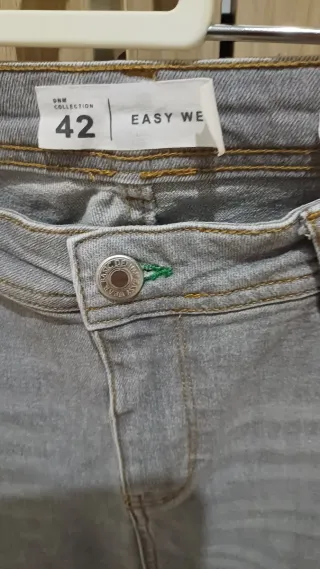 Pantalón vaquero gris talla 42