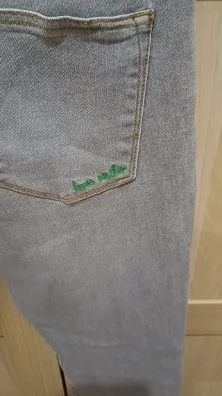 Pantalón vaquero gris talla 42