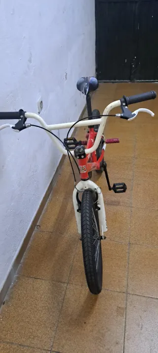 Bicicleta BMX Monty Roja
