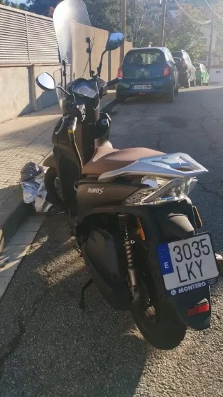 Moto Scooter Marrón con Pantalla
