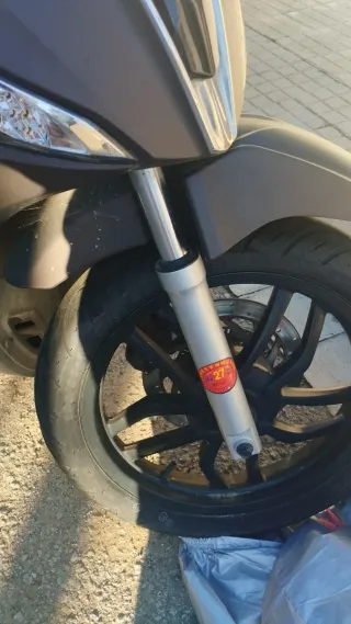 Moto Scooter Marrón con Pantalla