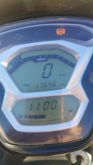 Moto Scooter Marrón con Pantalla