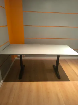 Mesa de despacho moderna