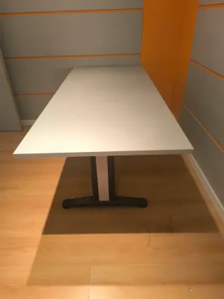 Mesa de despacho moderna