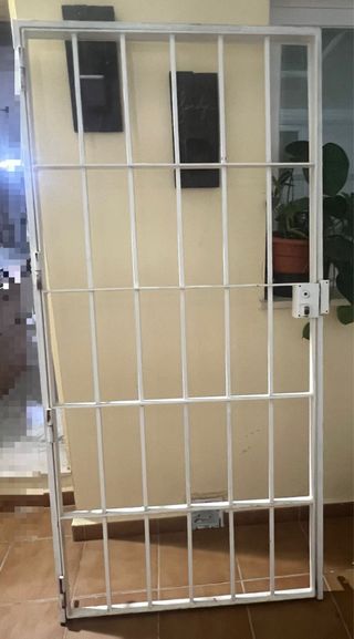 Reja de seguridad blanca