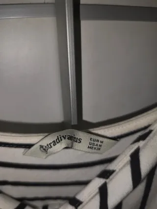 Mono rayas blanco y negro