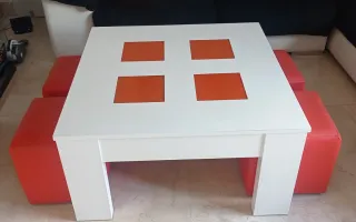 Mesa centro elevable + 4 puffs rojos