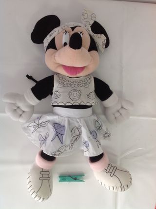 Minnie pinta su ropa