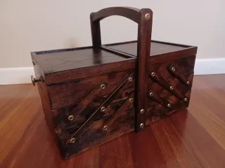 Costurero francés – Boîteà couture cantilever