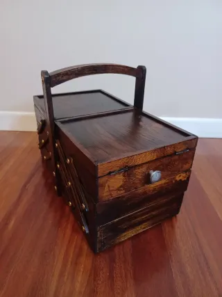 Costurero francés – Boîteà couture cantilever