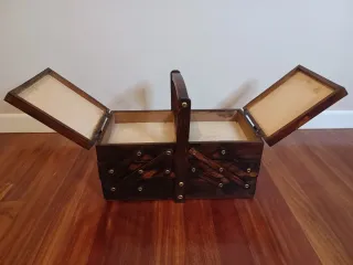 Costurero francés – Boîteà couture cantilever