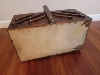 Costurero francés – Boîteà couture cantilever